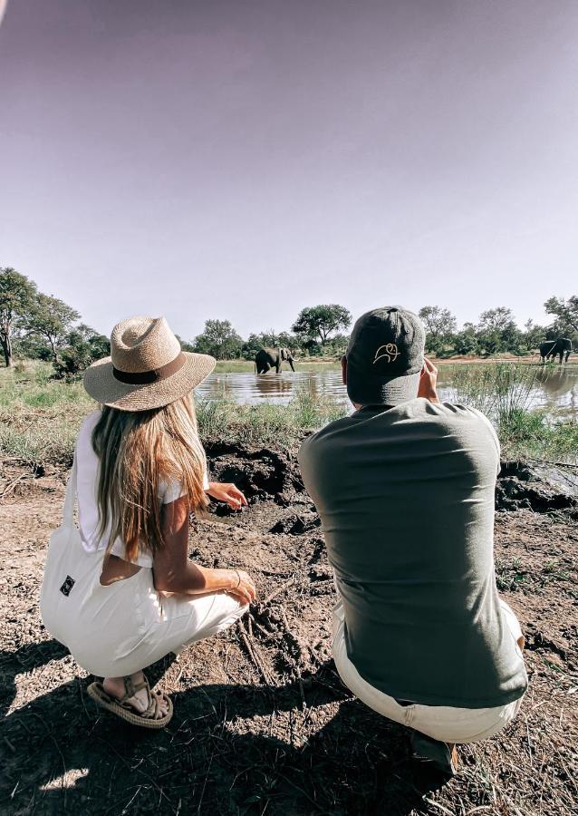 Honeyguide Tented Safari Camp - Khoka Moya マンイェレティ・ゲーム・リザーブ エクステリア 写真