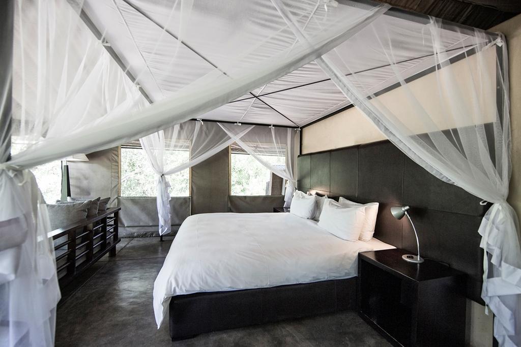 Honeyguide Tented Safari Camp - Khoka Moya マンイェレティ・ゲーム・リザーブ エクステリア 写真