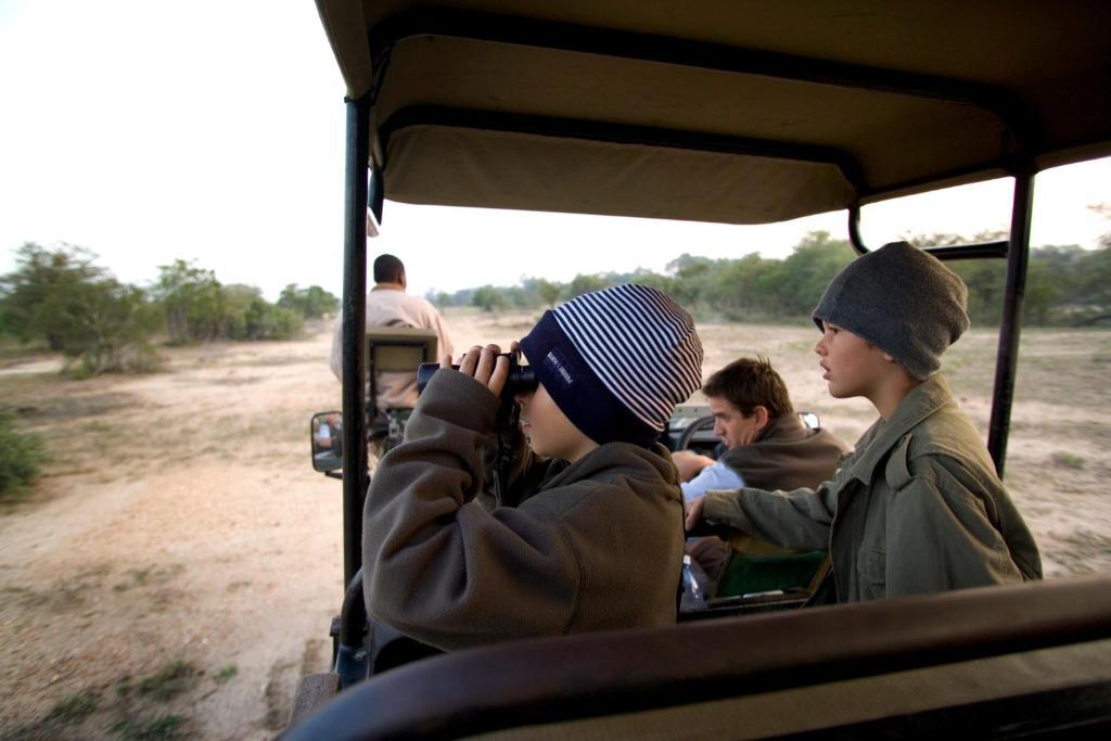 Honeyguide Tented Safari Camp - Khoka Moya マンイェレティ・ゲーム・リザーブ エクステリア 写真